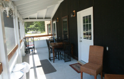 Inn House Screened-in Porch